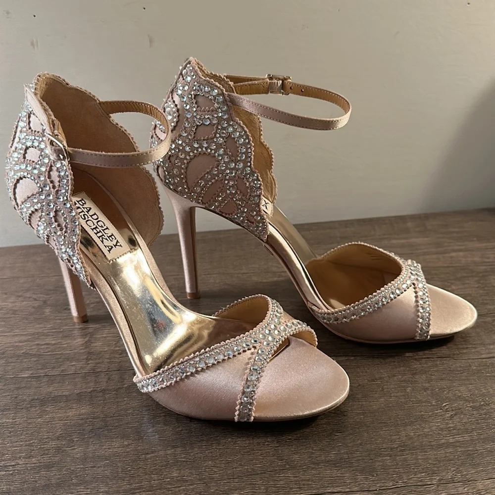 Elegant  BADGLEY MISCHKA Roxy Sandals. - Picture 3 of 13